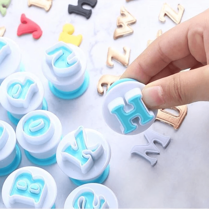 Moule à patisserie - BakingPastryDecoration™ - Alphabet Majuscule - Le sucre doré