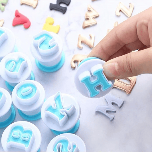 Moule à patisserie - BakingPastryDecoration™ - Alphabet Majuscule - Le sucre doré